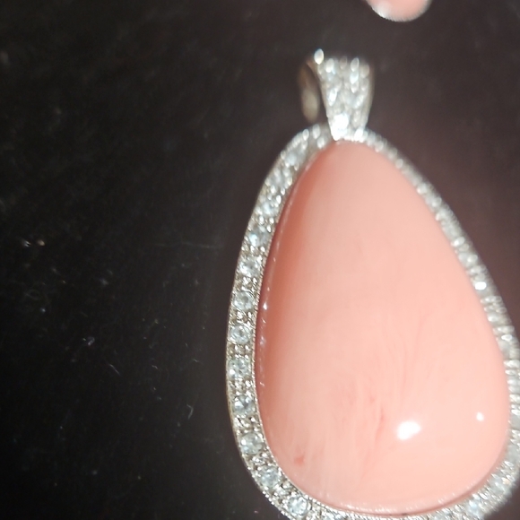 Avon Pink and Silver Teardrop Necklace - Picture 6 of 11